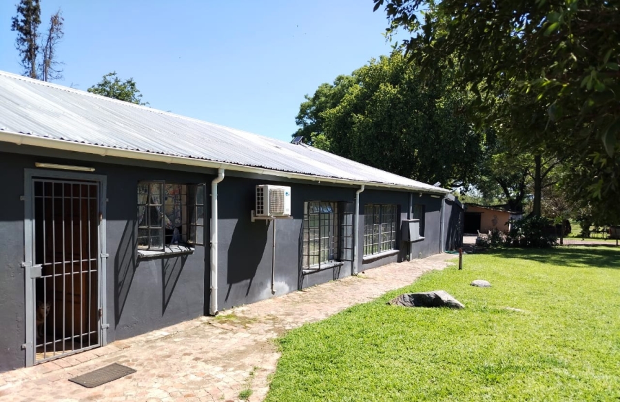 Commercial Property for Sale in Krokodildrift A H North West